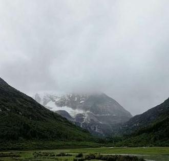 雪山與青山綠水