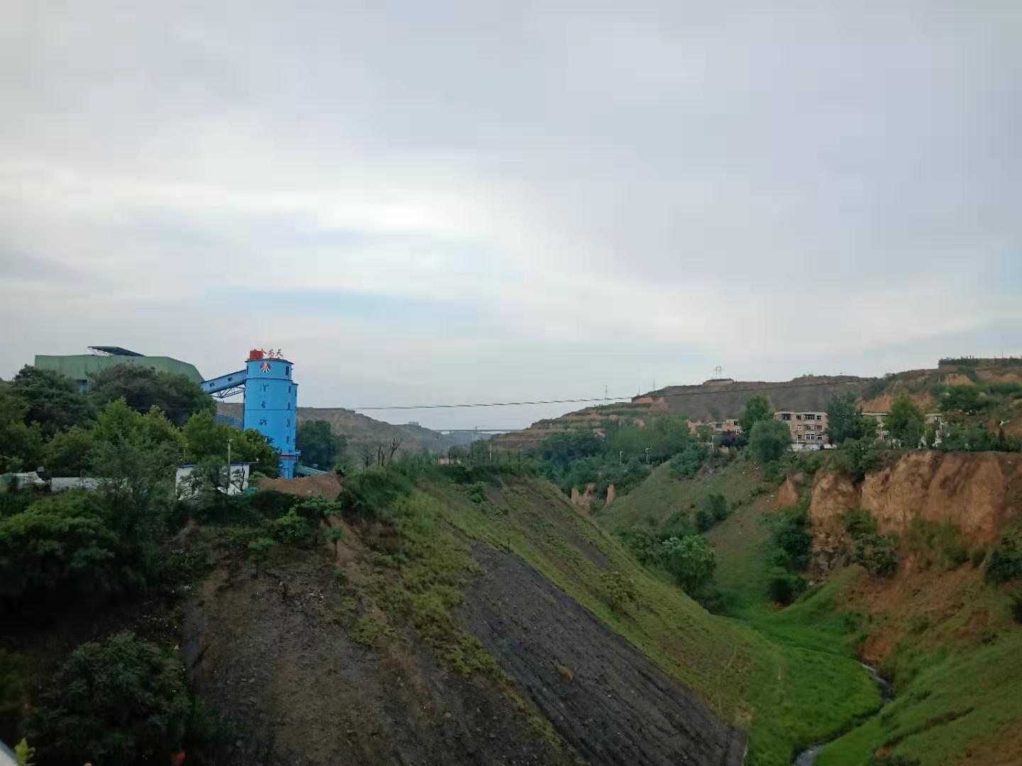 雨后礦山一角-張福樂