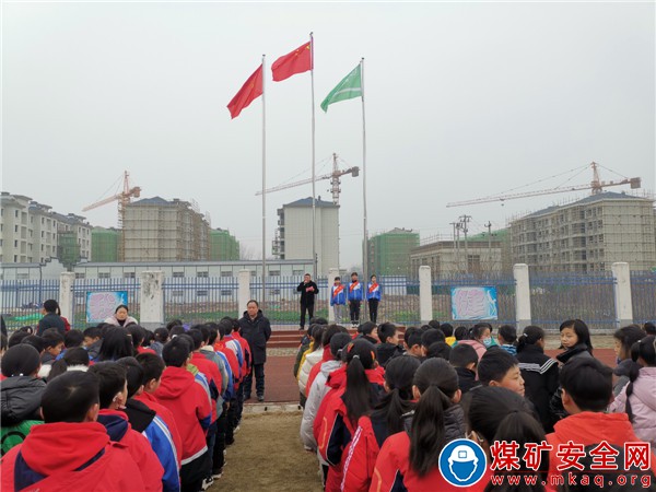 安徽廬江縣郭河鎮(zhèn)：弘揚雷鋒精神 爭當(dāng)美德少年